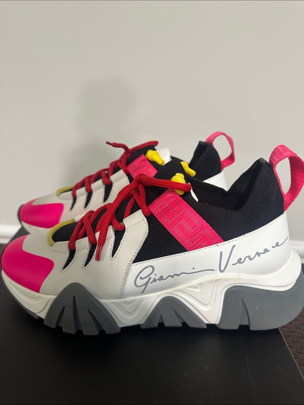 Versace White Black Sneakers Authenticity Cards - Picture 8 of 9